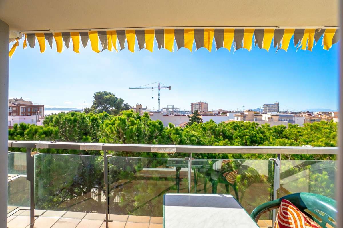 This apartment in excellent condition is for sale in San Pedro del Pinatar, Region of Murcia, Spain