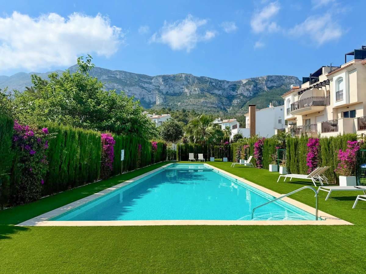 Stunning penthouse in a residential complex in Denia within walking distance to the port of Denia an