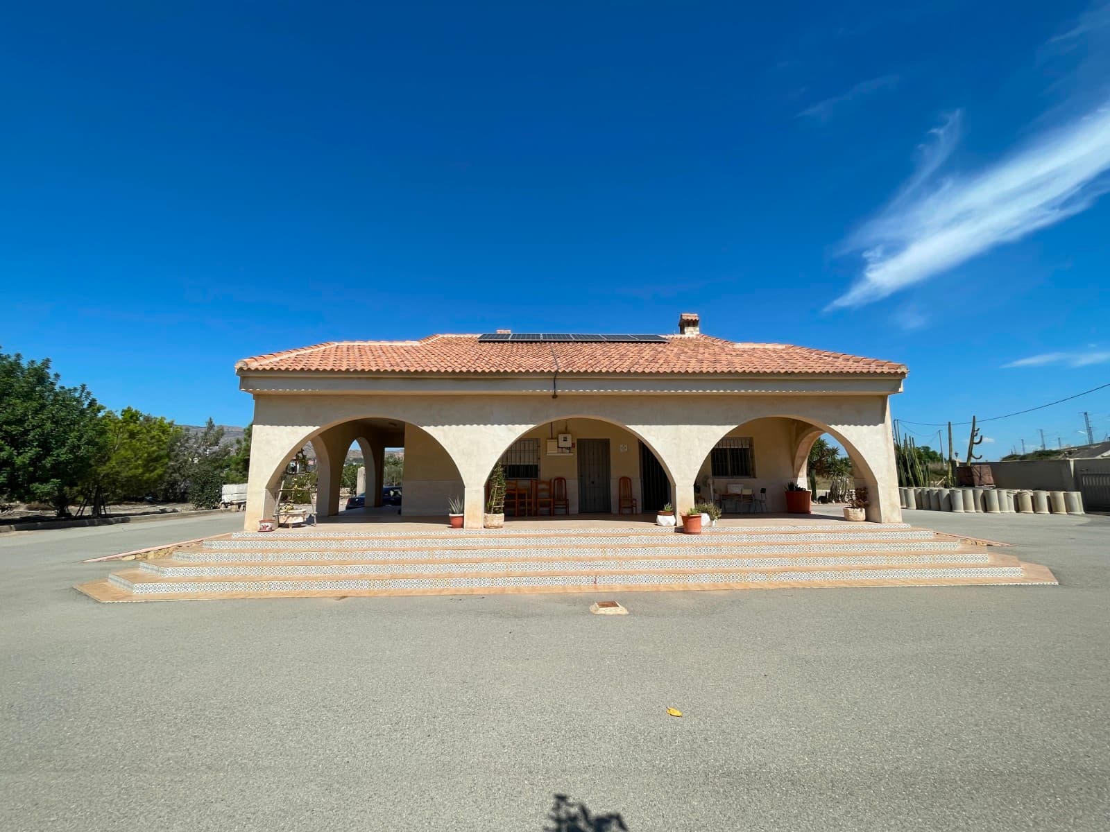 Spacious and Grand Chalet with Double Plot and Olive Trees Fantastic opportunity: 120 m² chalet in e