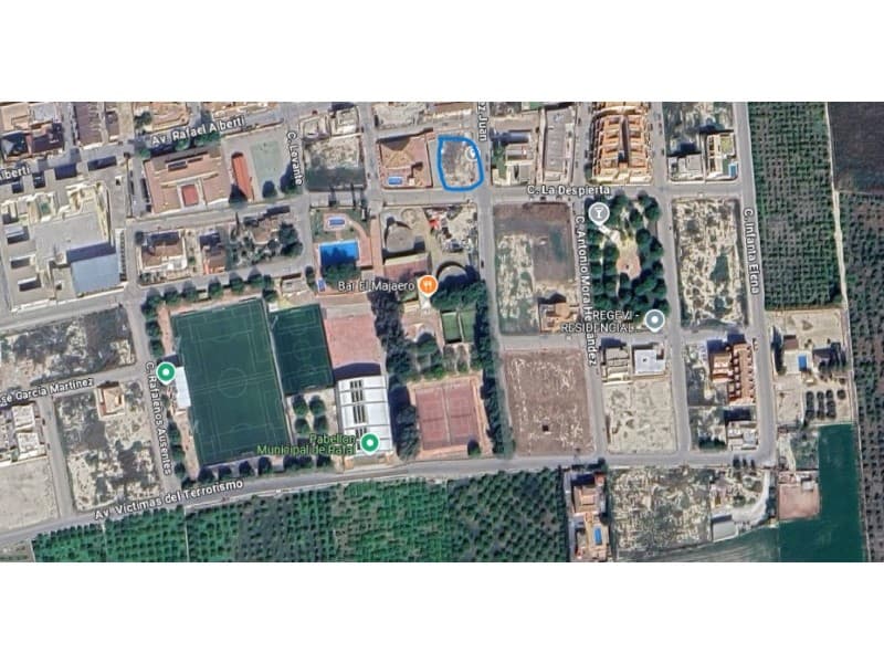 We present this great opportunity; Urban land with an approximate area of 890m2 located in the centr