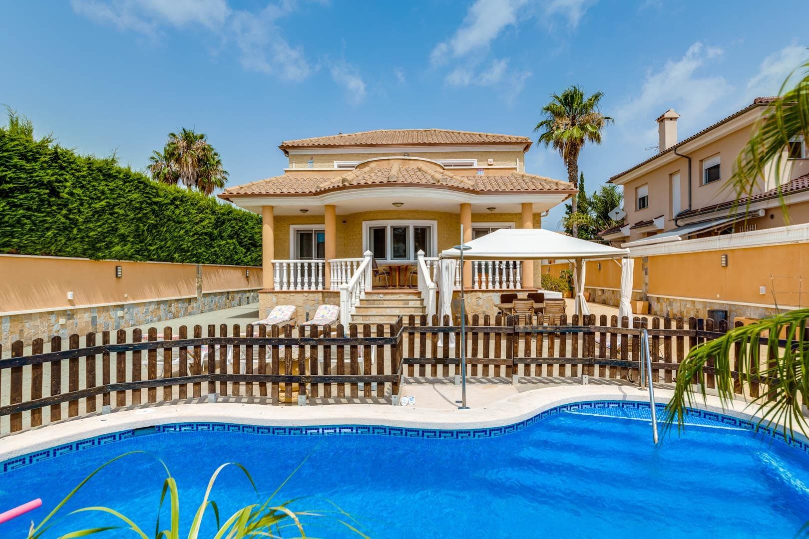 Elegant and Spacious Villa in the Exclusive San Javier Area Let yourself be captivated by this villa
