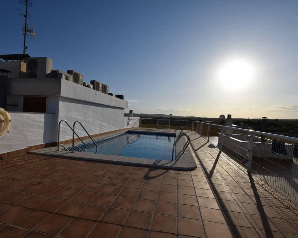 We present at the Costa Blanca Alicante en Los Montesinos an Nice apartment with pool on the roof