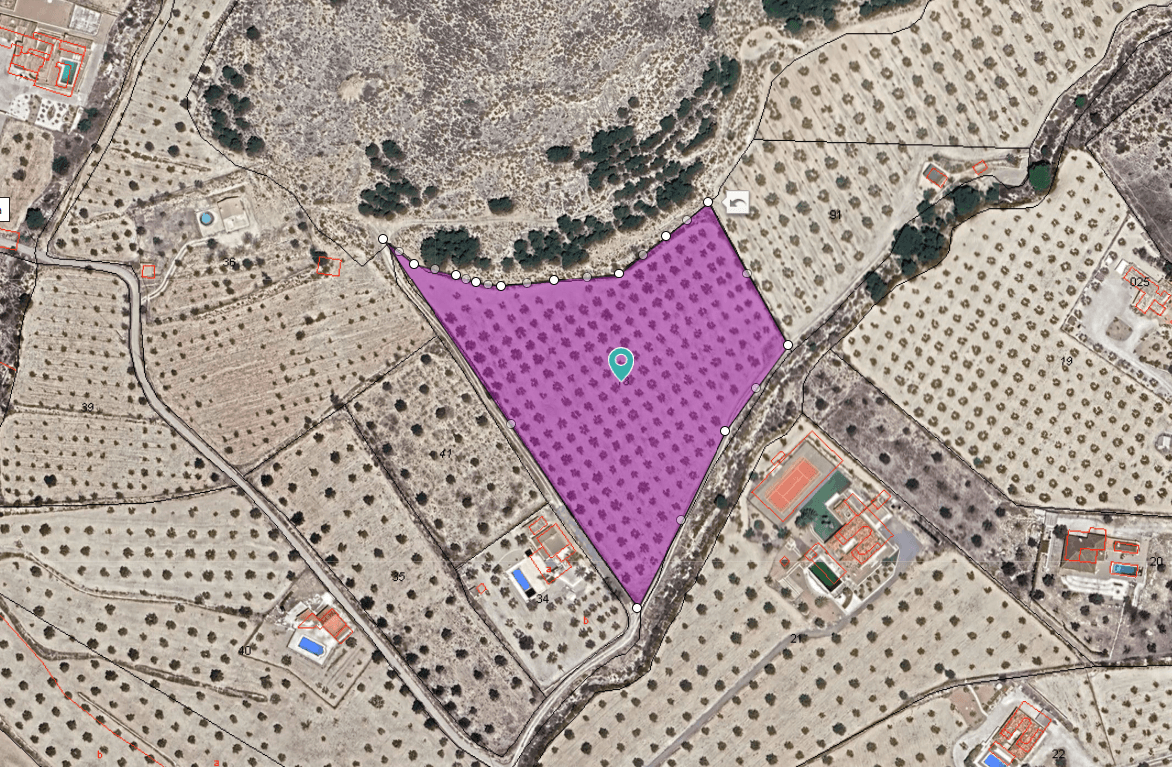 This plot offers an excellent opportunity to build in a quiet and well-connected area