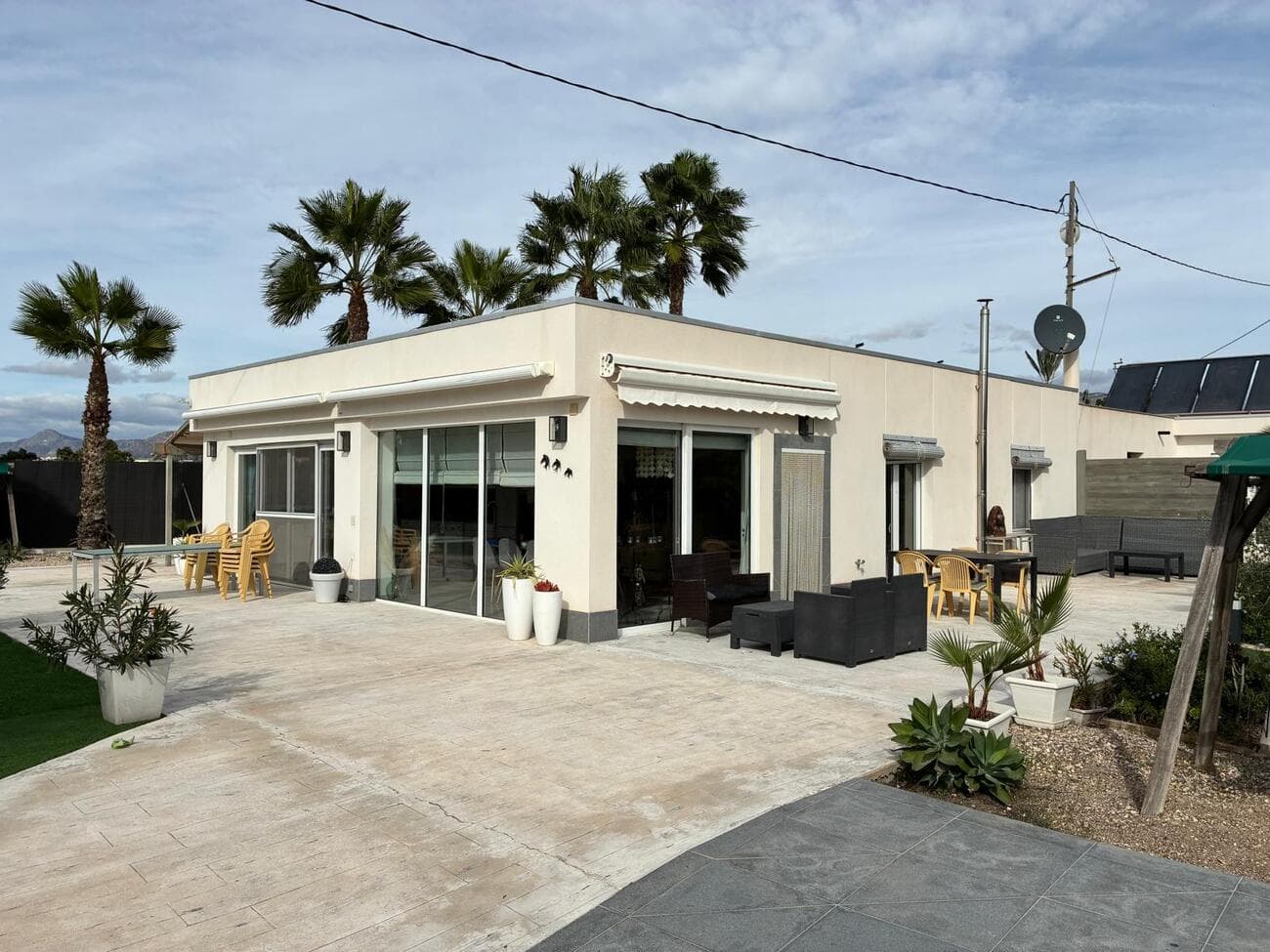 Exclusive 180 m² Villa in Crevillente – Luxury, Comfort & Great Investment PotentialAre you looking