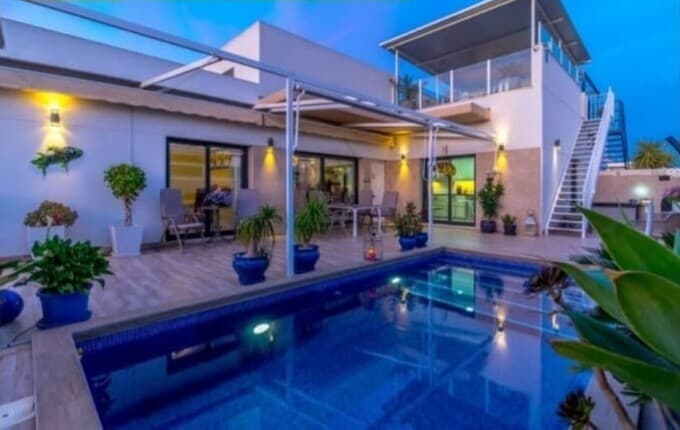 Detached villa on one level