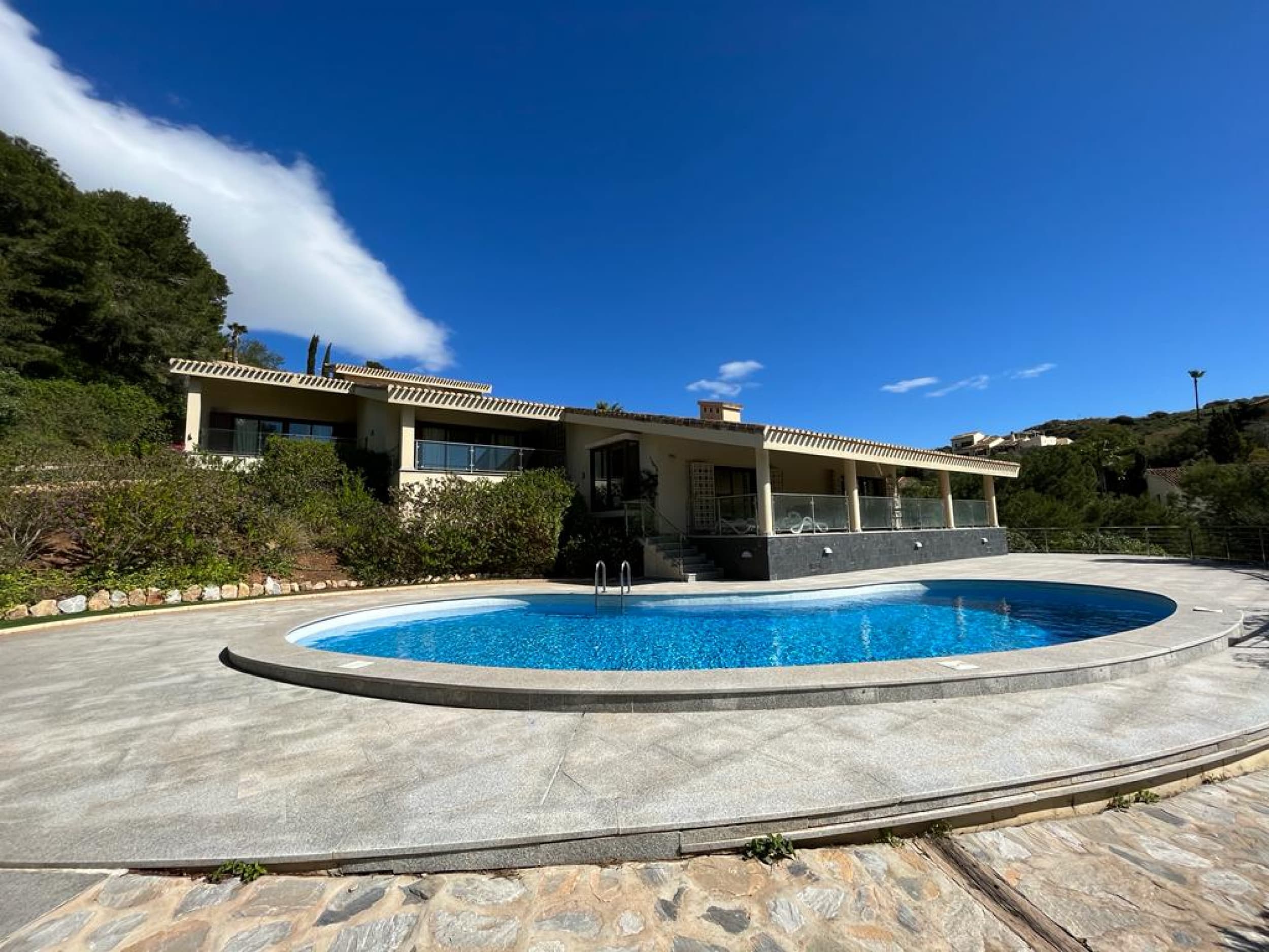 This luxury detached villa is frontline with stunning views over the North Course in La Manga Club