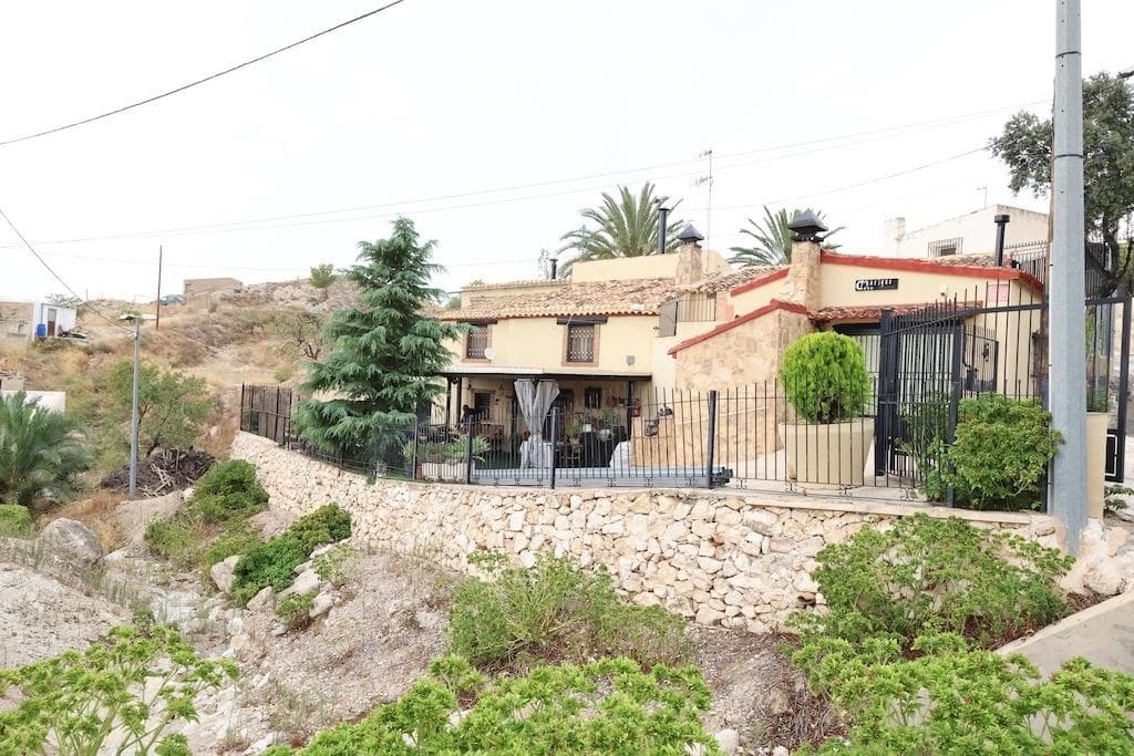 Charming estate in Fortuna (Murcia), next to the La Garapacha natural area