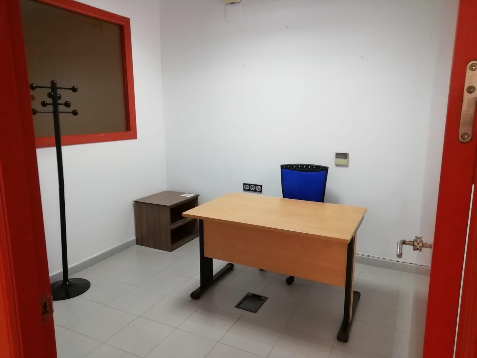 This spacious commercial space is for sale in the town of Bigastro