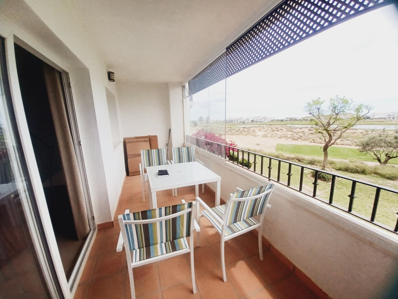 Situated close to the club house in Calle Atlantico, this first floor apartment on Hacienda Golf Res