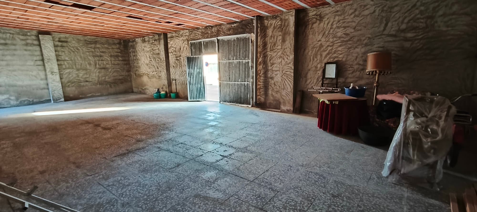 We present this warehouse located in the centre of La Romana, offering an excellent opportunity both