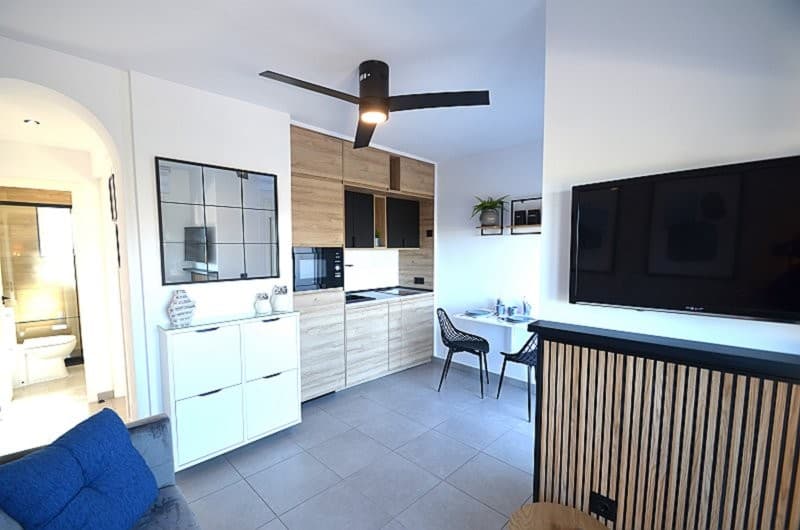 Beautiful 1 bedroom, 1 bathroom apartment that has been refurbished to an exceptionally high standar