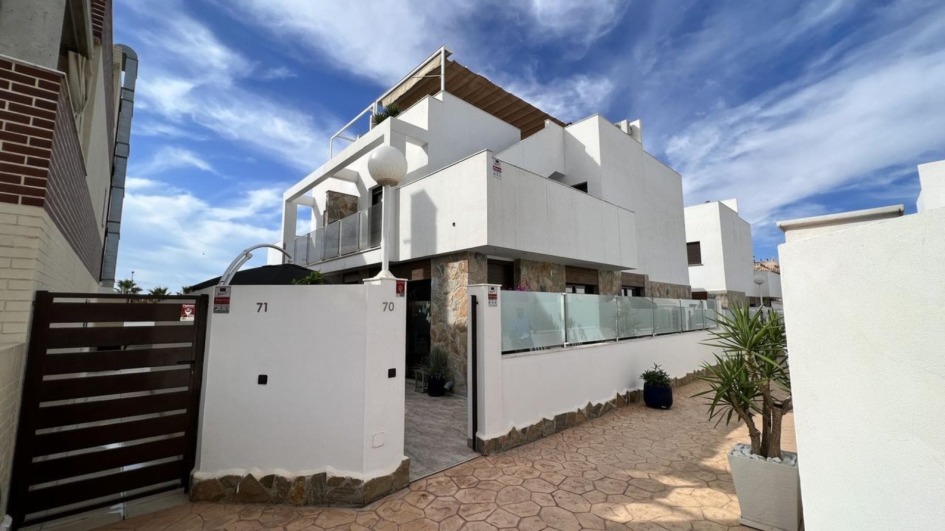 In Lomas de Cabo Roig, within the exclusive residential complex Residencial Sinergia World Fase III,