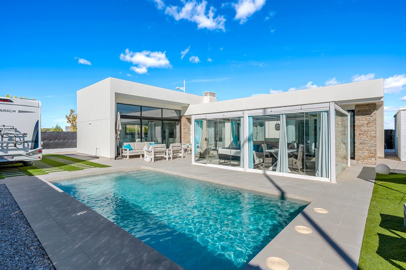 Beautiful ground-floor corner villa in green Calasparra – move-in ready and full of high-quality ext