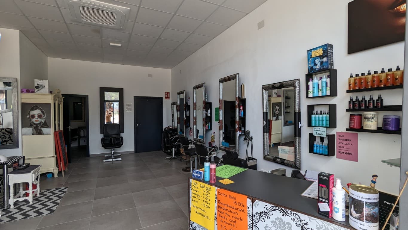 Beautifull spacious commercial property located in the heart of Lo Crispin, Algorfa