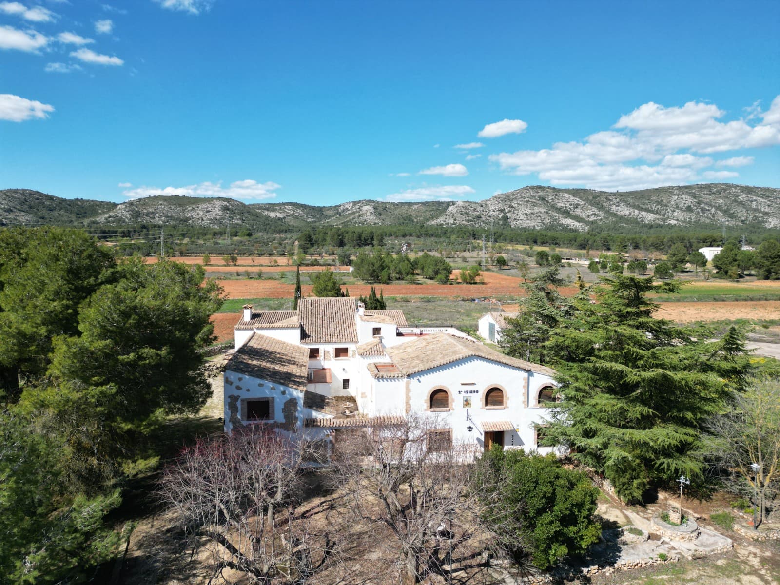 Large Rural Tourism Complex with Restaurant and Accommodation Near Banyeres de MariolaConsists of a