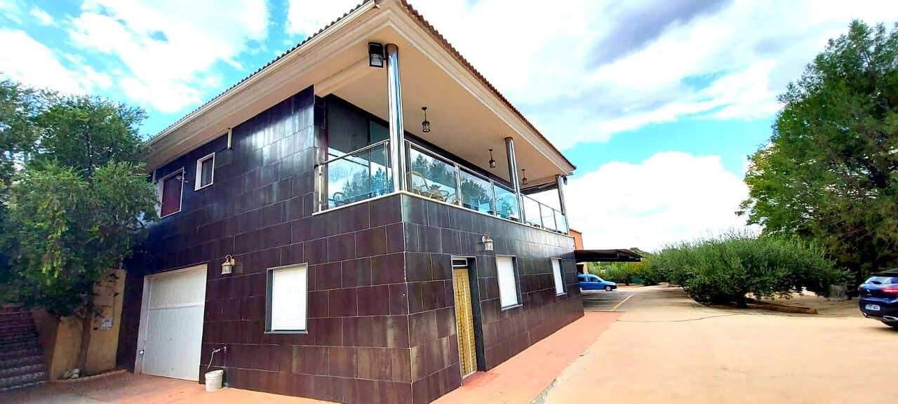 Large Detached Country Property with Under Build and Separate Casita, Garage with Several Covered Pa