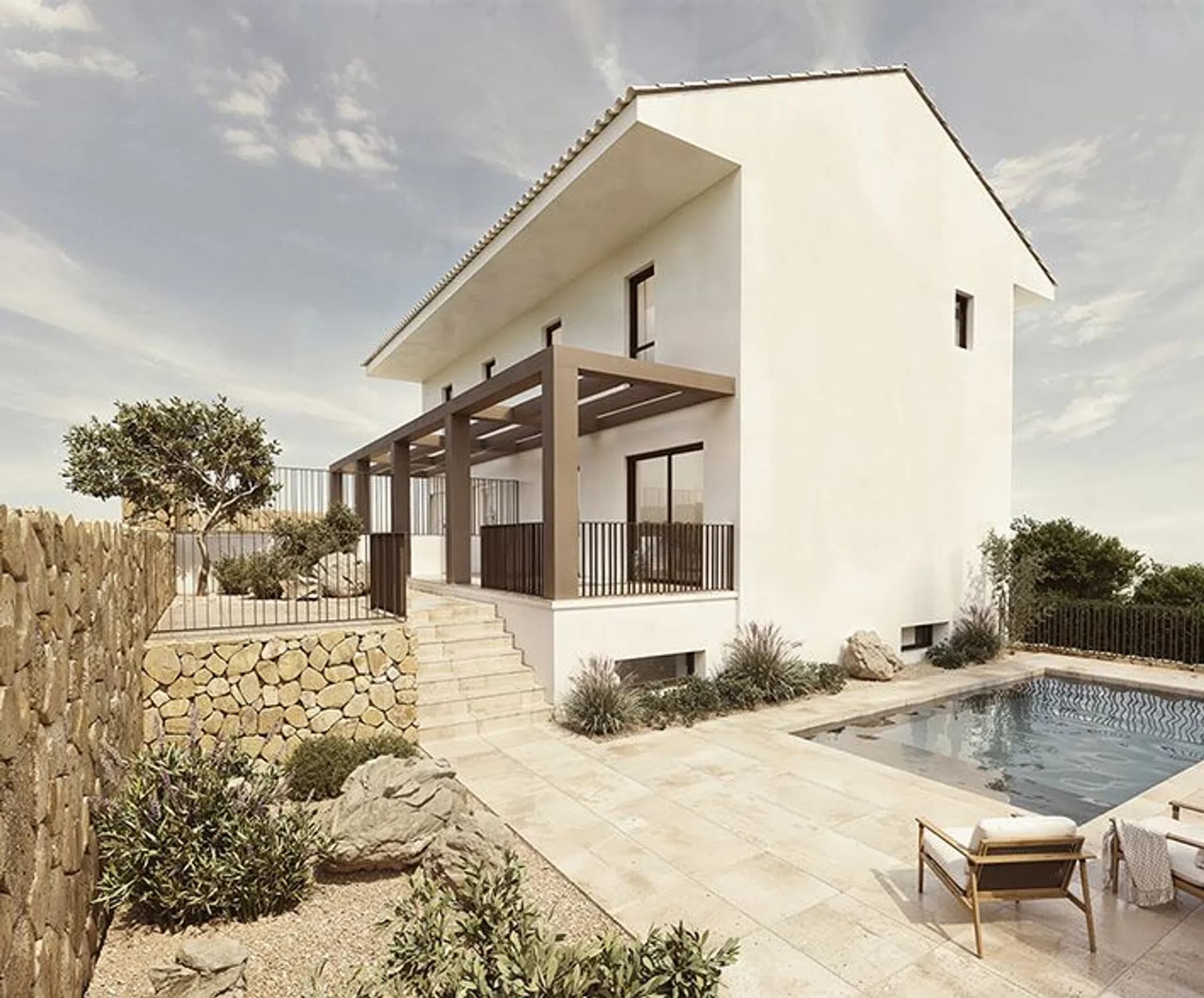 Located in the charming locality of Coloma, this exclusive residential complex offers semi-detached