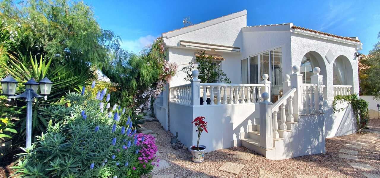 ***VIDEO AVAILABLE*** A very well maintained, south facing, 2 bedroom, 2 bathroom detached Rosa mode