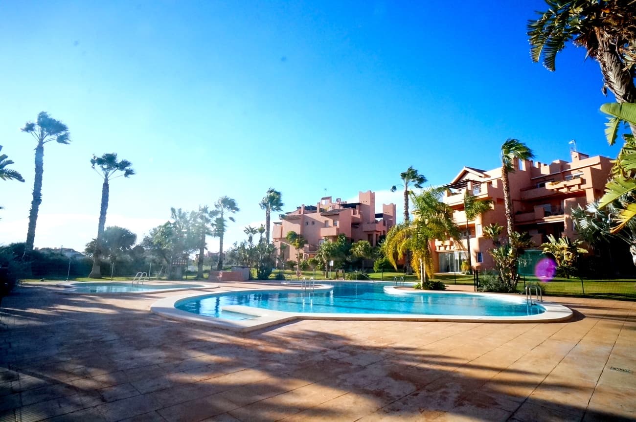 Spacious 2-bedroom, 2-bathroom apartment in the heart of the Mar Menor Golf Resort, overlooking the