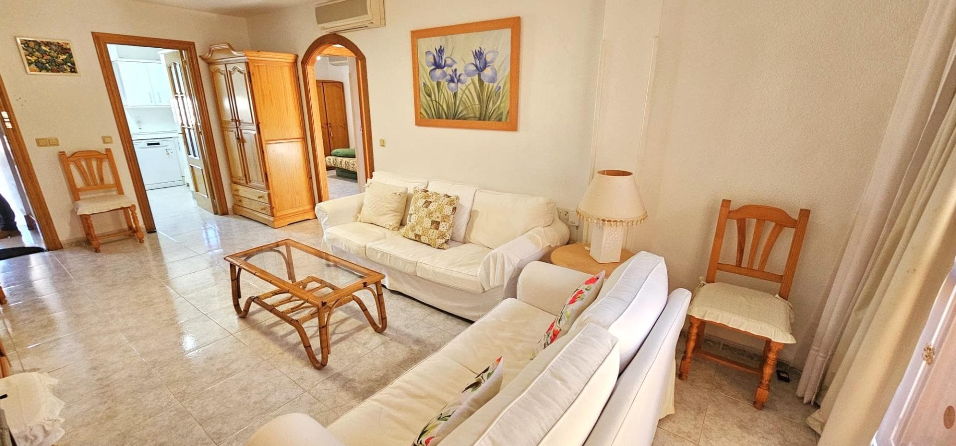 For sale: a fantastic 2-bedroom apartment located just steps from the beach, very close to the Santi