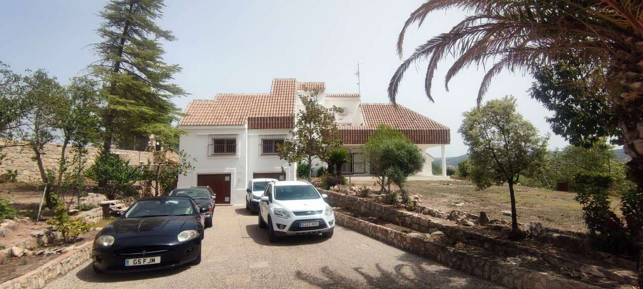 Charming Rural Retreat B&B in Ayora: A Perfect Business Opportunity for ExpatsWelcome to your dream