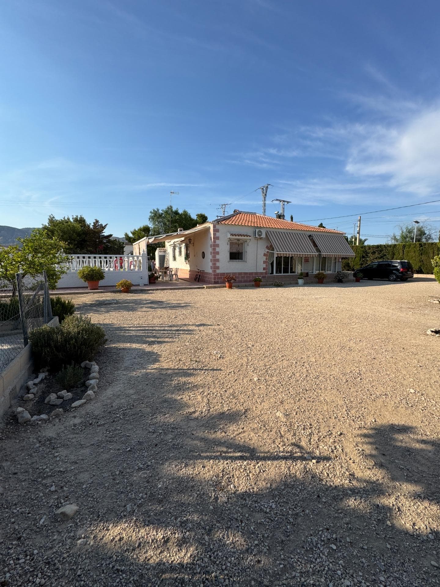 Detached Villa on Private Plot with Swimming Pool and Leisure Area