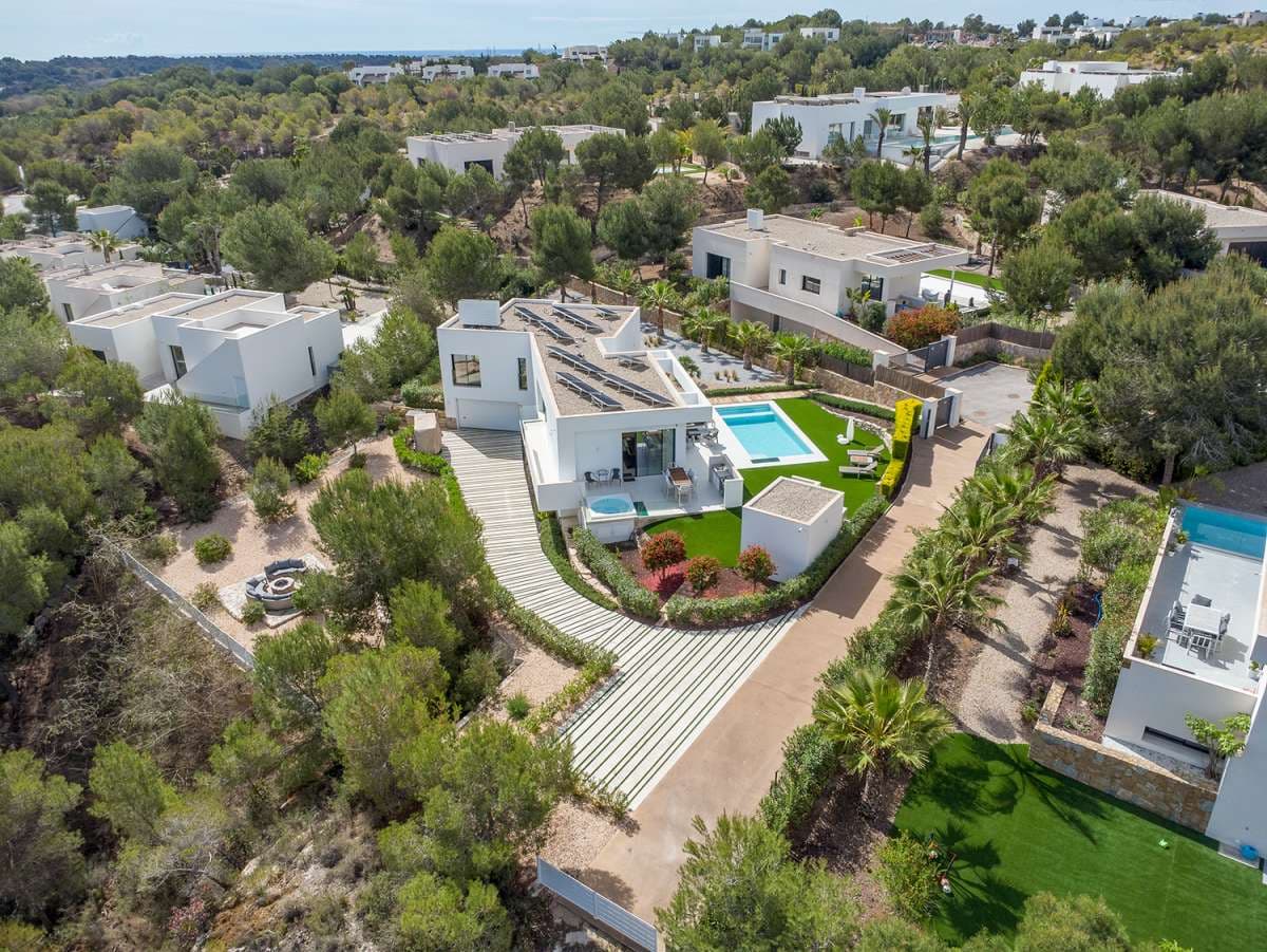 Located within the internationally acclaimed Las Colinas Golf & Country Club on the Costa Blanca, th