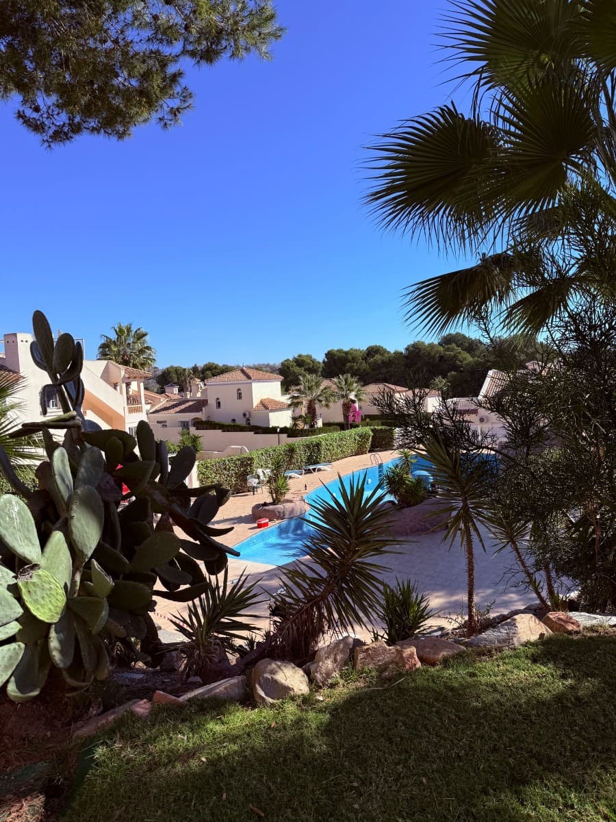 This beautifully renovated and fully furnished 138m² apartment offers spacious, modern living with h