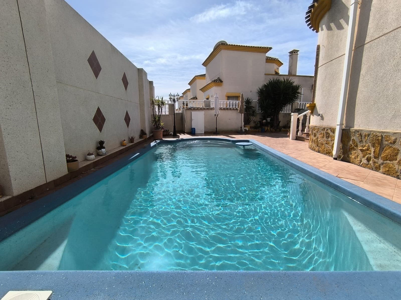 Detached Villa with Private Pool on large corner plot of 357m2 plot in El Raso, Guardamar del Segura